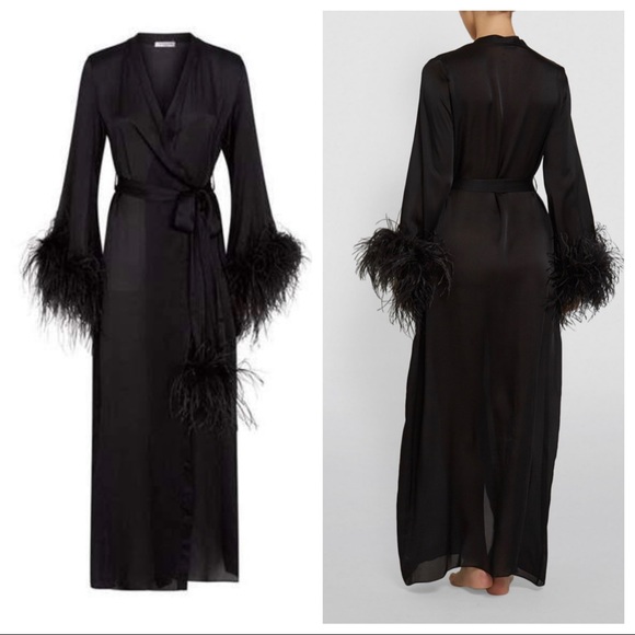 Feather Cuff Robe - Picture 2 of 11